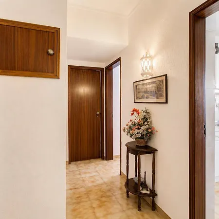 Algarve Light & Poolside Living Daire Quarteira